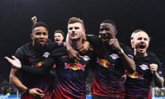 Timo Werner (2i) celebra con sus compañeros su gol al Tottenham. |  EFE