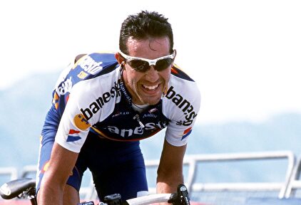 El exciclista Juanmi Mercado, durante una etapa de la Vuelta a España 2001. |  Cordon Press