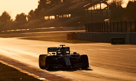 Lewis Hamilton, durante la sesión vespertina del primer día de test de pretemporada. |  EFE