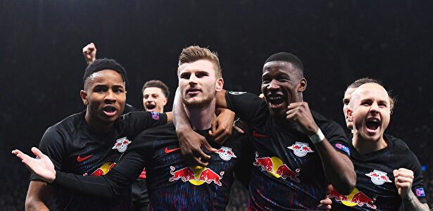 Timo Werner (2i) celebra con sus compañeros su gol al Tottenham. |  EFE
