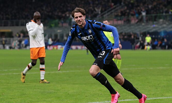 Hateboer celebra el primero de sus dos goles al Valencia. |  Cordon Press