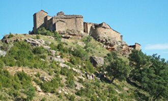 El conjunto de torreón defensivo e iglesia de Claravalls (Arén), se encuentra en avanzado estado de deterioro | Hispania Nostra