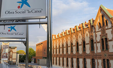 Sede de la Obra Social "la Caixa" en Barcelona |  Alamy