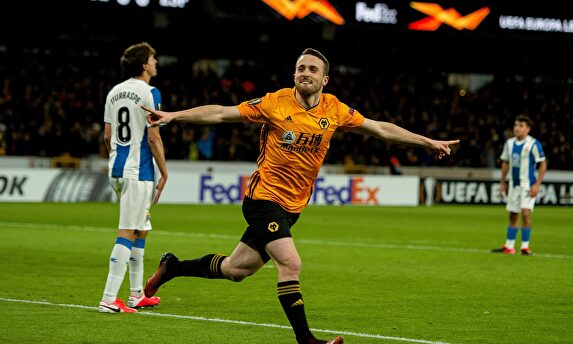 Diogo Jota celebra uno de sus tres goles al Espanyol. |  EFE