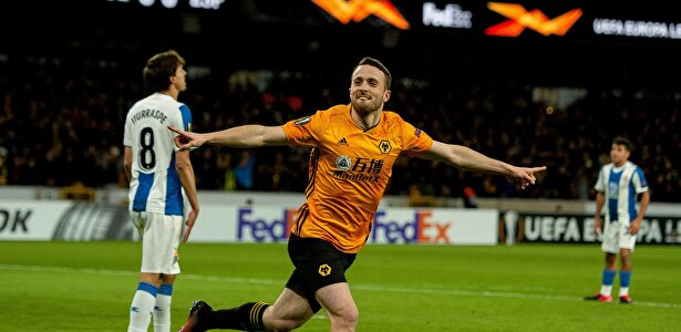 Diogo Jota celebra uno de sus tres goles al Espanyol. |  EFE