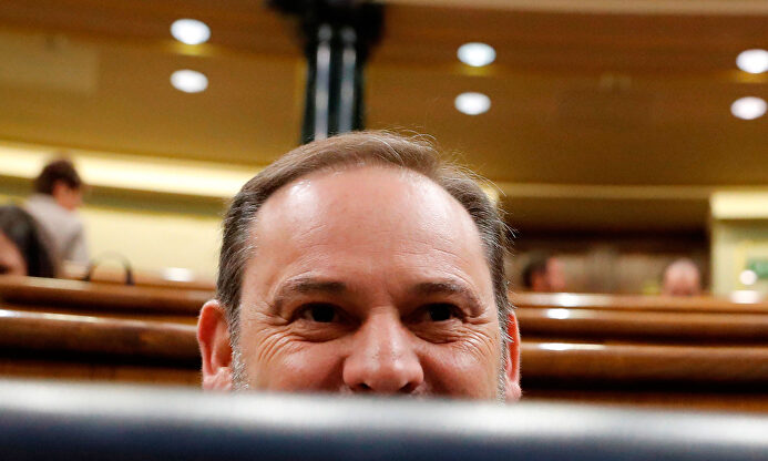 Ábalos en el banco azul del Gobierno en el Congreso. | EFE