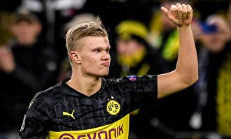 Erling Haaland celebra uno de sus dos goles al París Saint-Germain. |  EFE