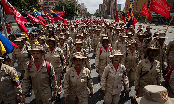 Milicianos durante una manifestación de chavismo. |  EFE