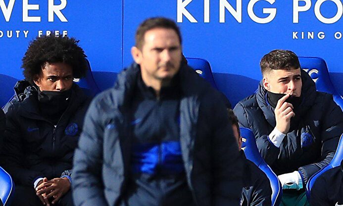 Kepa Arrizabalaga (d), relegado a la suplencia por Frank Lampard (c). |  Cordon Press