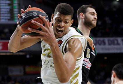 Tavares, en acción ante el Panathinaikos. |  EFE