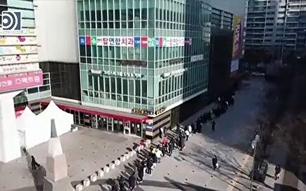 Interminables colas en Corea del Sur para comprar mascarillas