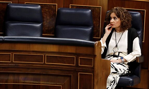 La ministra de Hacienda, María Jesús Montero durante la sesión de control de la semana pasada |  EFE