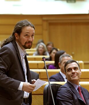Pablo Iglesias y Pedro Sánchez, en el Senado | EFE