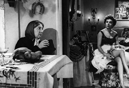 Julia Caba Alba en 'Plácido' |  Youtube