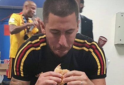 Hazard, comiendo una hamburguesa |  Captura de TV