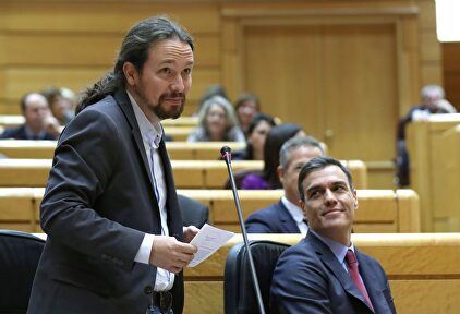 Pablo Iglesias, con su socio Pedro Sánchez en el Senado I EFE