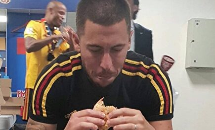 Hazard, comiendo una hamburguesa |  Captura de TV