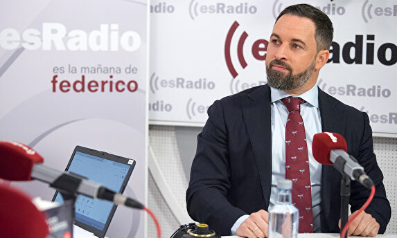 Santiago Abascal en una entrevista en los estudios de esRadio | David Alonso Rincón
