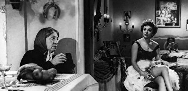 Julia Caba Alba en 'Plácido' |  Youtube