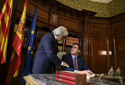 El presidente del Gobierno, Pedro Sánchez, junto al presidente de Foment del Treball, Josep Sánchez Llibre |  Europa Press
