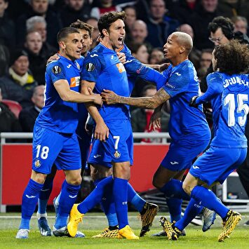 Los jugadores del Getafe celebran el gol de Jaime Mata en el Johan Cruyff Arena. |  Cordon Press