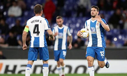Jonathan Calleri (d) celebra uno de sus tres goles ante el Wolverhampton. |  Cordon Press