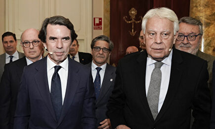Los expresidentes del Gobierno José María Aznar y Felipe González |  David Mudarra.
