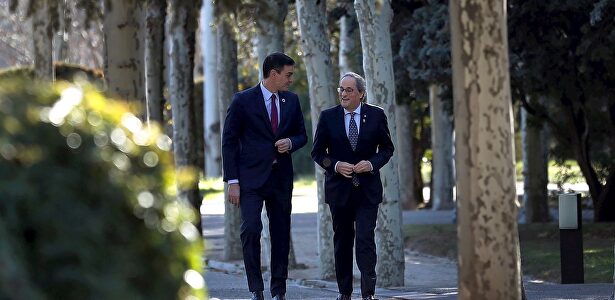 Pedro Sánchez y Quim Torra paseando por la Monloca |  EFE