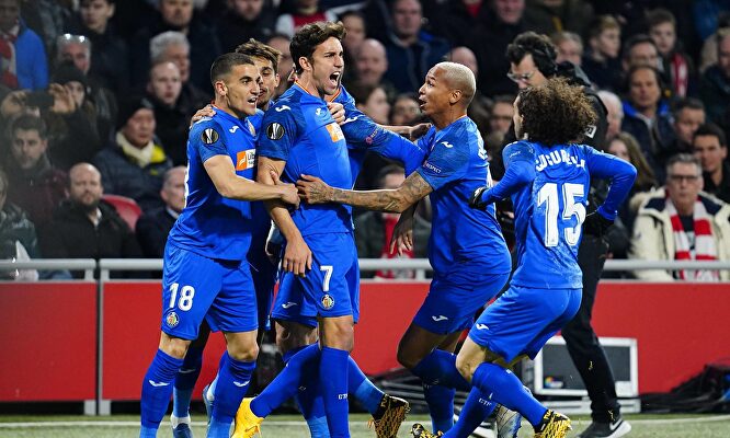 Los jugadores del Getafe celebran el gol de Jaime Mata en el Johan Cruyff Arena. |  Cordon Press