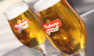 Cerveza Mahou |  Alamy