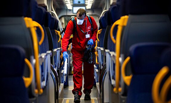 Desinfección de un vagón en Milán |  EFE