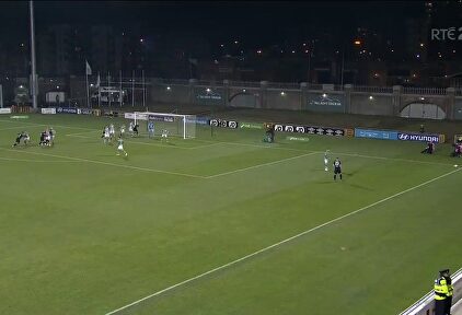 El espectacular golazo de volea que puja fuerte como el mejor de la temporada