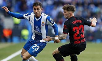 Adrián Embarba desborda a Trippier. |  EFE