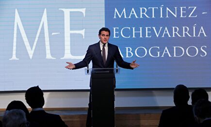 Rivera, en la rueda de prensa de su presentación como presidente ejecutivo de Martínez-Echevarría. |  EFE