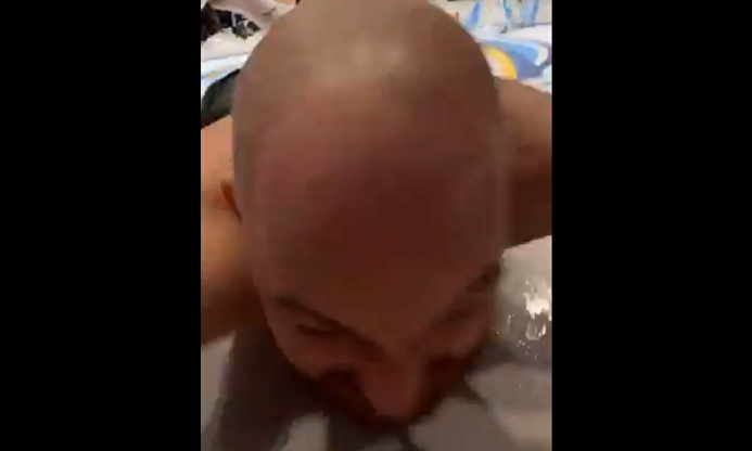 La fiesta épica del City al ganar la Carabao Cup: gente en calzoncillos por el suelo