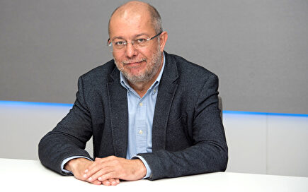 Igea afea a Sánchez los aplausos: "Hay miles de vidas en juego"