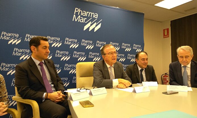 José María Fernández, presidente de PharmaMar, en el centro, junto con otros directivo de la empresa |  Europa Press