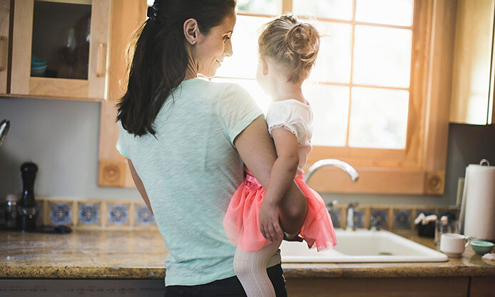 Una madre y sus hija |  Alamy