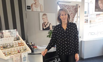 Gelines San Juan, peluquera propietaria en un salón de belleza (León) I Libertad Digital |  LD