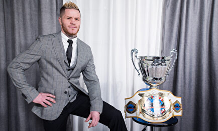 Sergio Cabezas, bicampeón mundial de K1, visita la sede de Libertad Digital. |  David Alonso Rincón