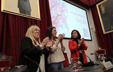 Irene Montero intenta responder a Álvarez de Toledo aludiendo a "las clases sociales"