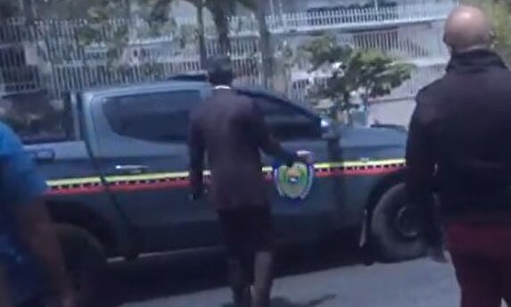 Guaidó mostró un video de la Policía chavista cerca de su casa. |  @jguaido