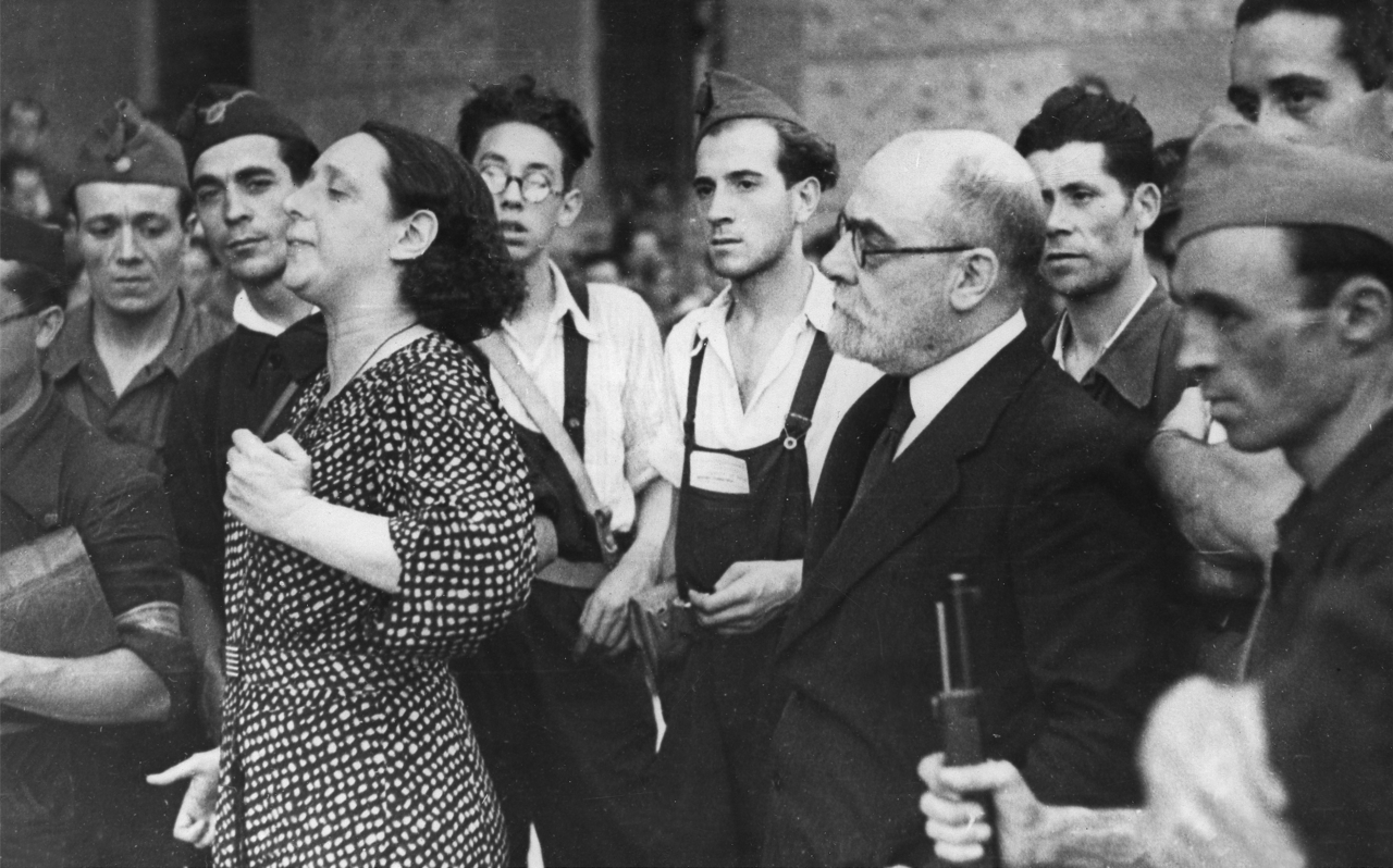La socialista Margarita Nelken con miembros del Frente Popular español y francés en Toledo en agosto de 1936 |  Cordon Press