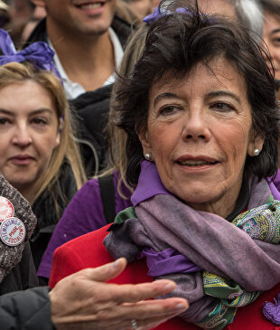 La ministra de Educación, Isabel Celaá, en la manifestación del domingo en Madrid |  C.Jordá