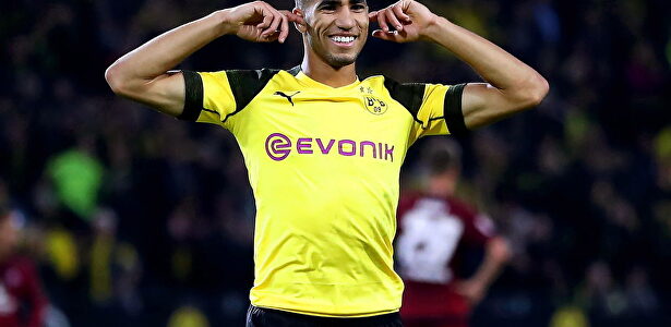 Achraf vuelve a ser decisivo para el Borussia Dortmund: polémico gol al Borussia Mönchengladbach