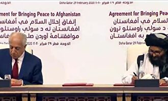 Foto de la firma del acuerdo EEUU -Talibanes. | Servimedia