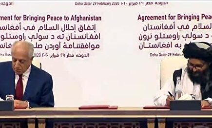Foto de la firma del acuerdo EEUU -Talibanes. | Servimedia