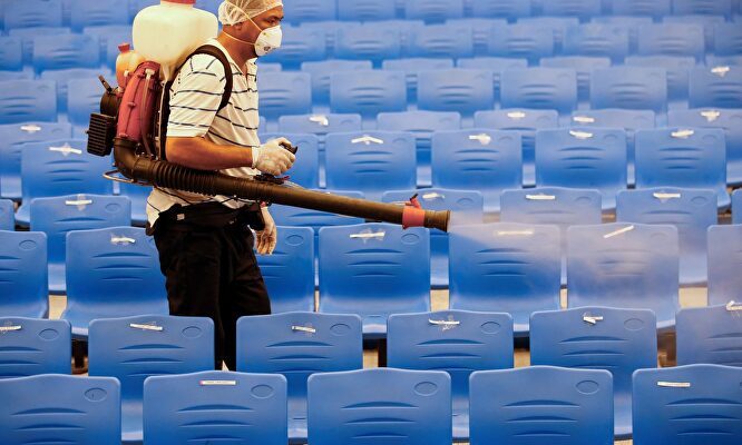 Desinfección de un estadio en Filipinas |  EFE