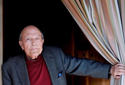 José Jiménez Lozano, en su casa de Alcazarén (Valladolid) |  EFE