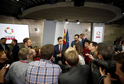Corrillo de Sánchez en el anuncio del estado de alarma | EFE
